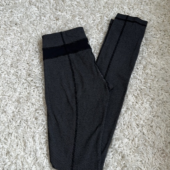 Lulu Lemon Leggings - Picture 7 of 7